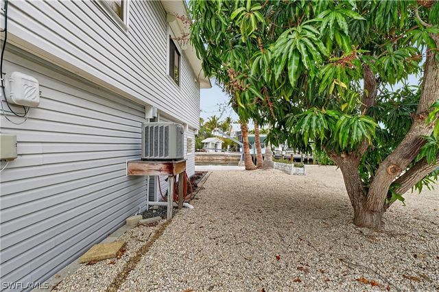 3630 Outrigger LN, St James City, FL 33956