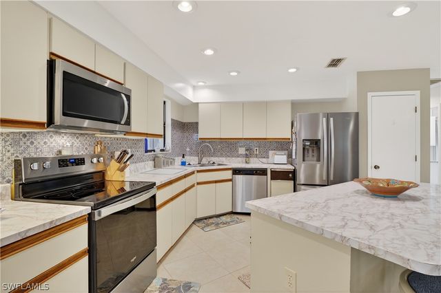 3630 Outrigger LN, St James City, FL 33956