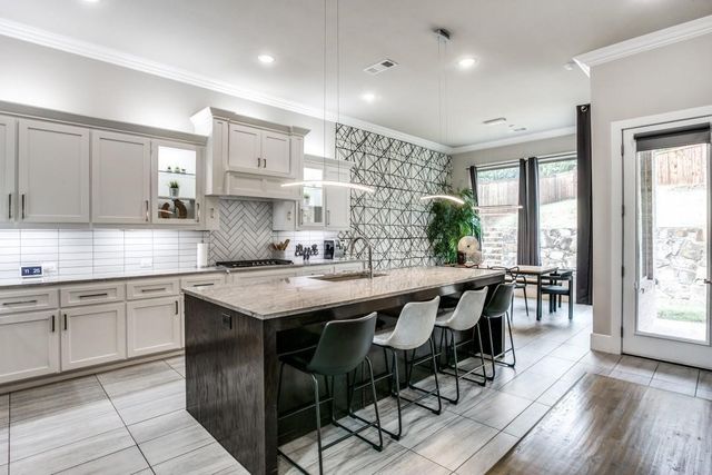 6813 Woodland Hills Drive, North Richland Hills, TX 76182