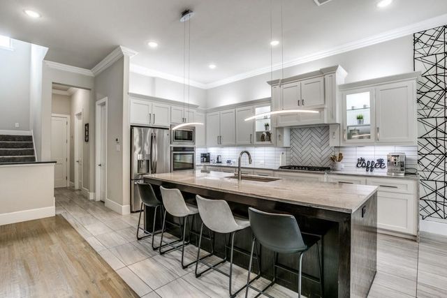 6813 Woodland Hills Drive, North Richland Hills, TX 76182