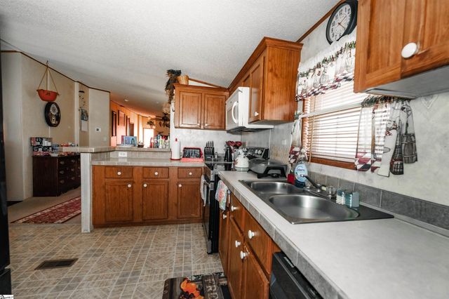 2 Raisinwood Drive, Simpsonville, SC 29681