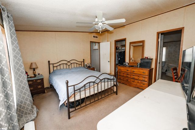 2 Raisinwood Drive, Simpsonville, SC 29681