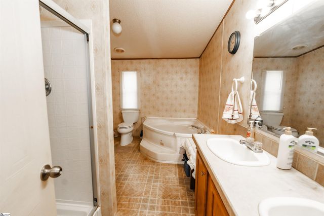 2 Raisinwood Drive, Simpsonville, SC 29681