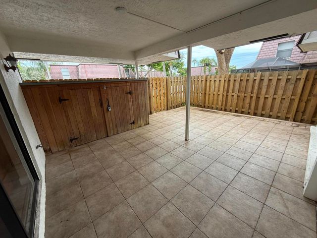 7585 Courtyard Run W, Boca Raton, FL 33433