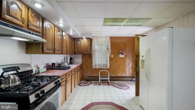 1902 TRENTON AVE, Bristol, PA 19007