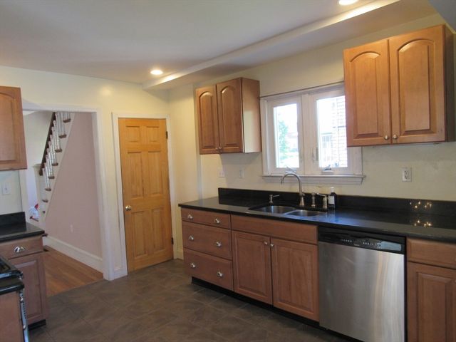 49 Vassall St, Quincy, MA 02170
