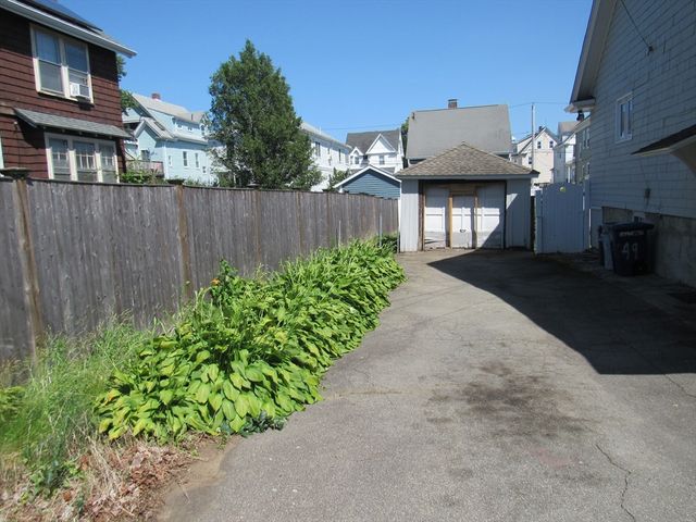 49 Vassall St, Quincy, MA 02170