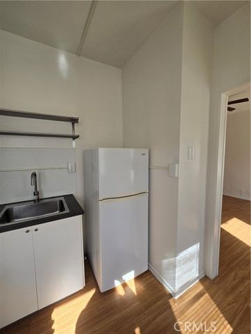 942 E 2nd 6, Long Beach, CA 90802
