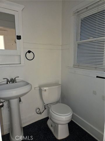 942 E 2nd 6, Long Beach, CA 90802