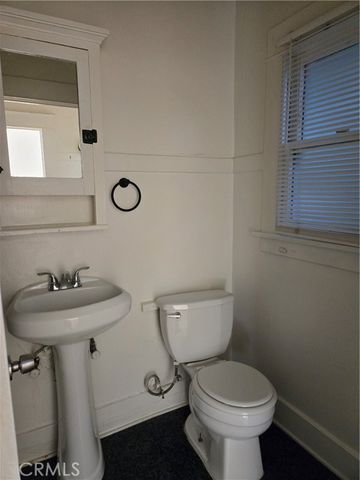 942 E 2nd 6, Long Beach, CA 90802