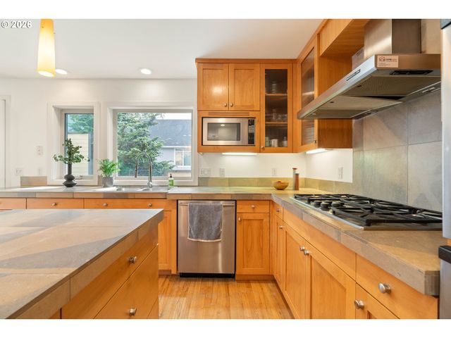 1420 Ne 16TH Ave, Portland, OR 97232