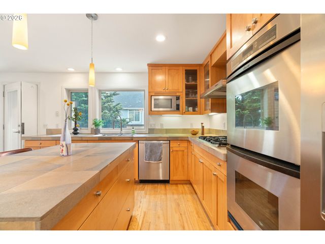 1420 Ne 16TH Ave, Portland, OR 97232