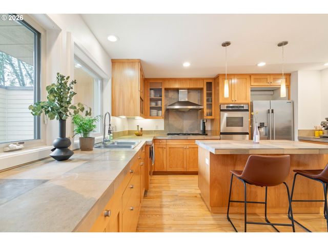 1420 Ne 16TH Ave, Portland, OR 97232