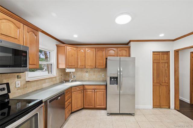 53 Longworth Avenue, Dix Hills, NY 11746