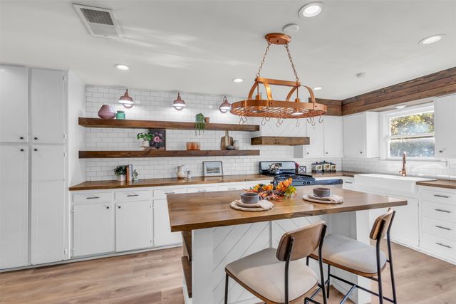 603 Lilly Street, Cleburne, TX 76033