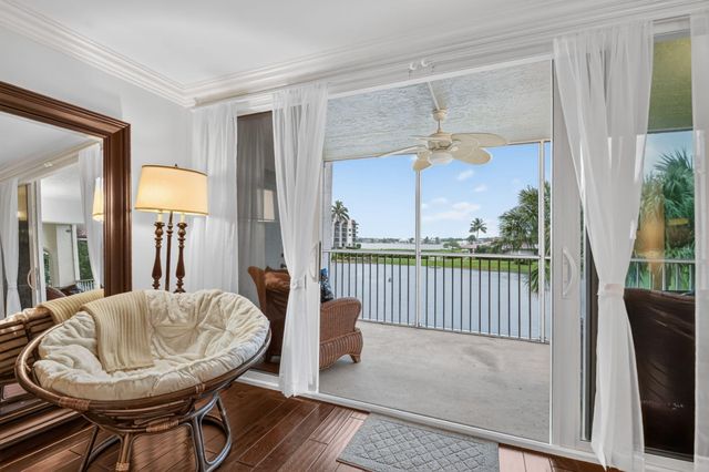 102 Half Moon Circle F2, Hypoluxo, FL 33462