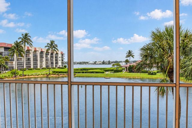 102 Half Moon Circle F2, Hypoluxo, FL 33462