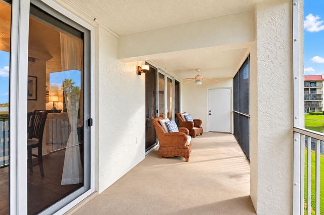 102 Half Moon Circle F2, Hypoluxo, FL 33462