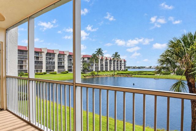 102 Half Moon Circle F2, Hypoluxo, FL 33462