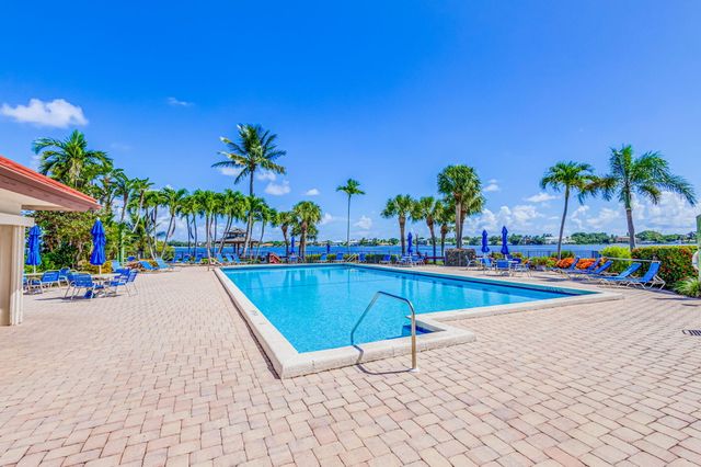 102 Half Moon Circle F2, Hypoluxo, FL 33462