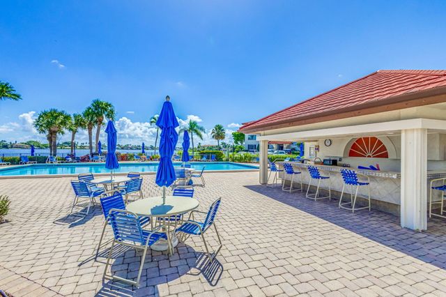 102 Half Moon Circle F2, Hypoluxo, FL 33462