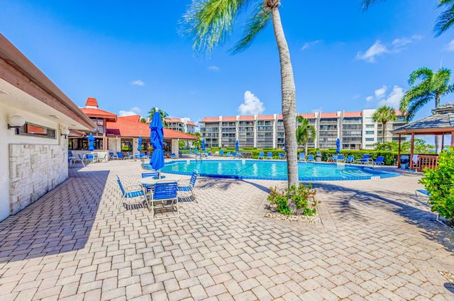 102 Half Moon Circle F2, Hypoluxo, FL 33462