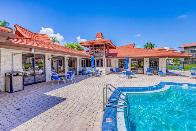 102 Half Moon Circle F2, Hypoluxo, FL 33462