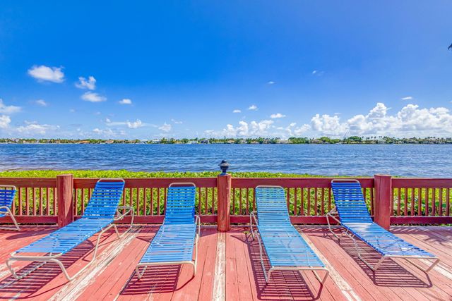 102 Half Moon Circle F2, Hypoluxo, FL 33462