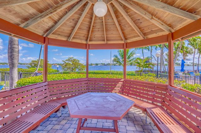 102 Half Moon Circle F2, Hypoluxo, FL 33462
