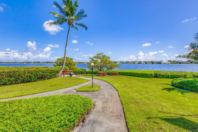 102 Half Moon Circle F2, Hypoluxo, FL 33462