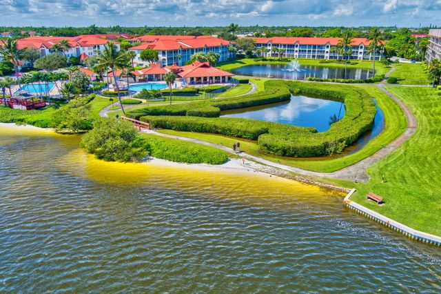 102 Half Moon Circle F2, Hypoluxo, FL 33462