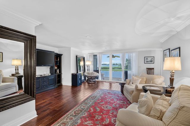 102 Half Moon Circle F2, Hypoluxo, FL 33462