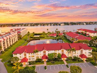 102 Half Moon Circle F2, Hypoluxo, FL 33462