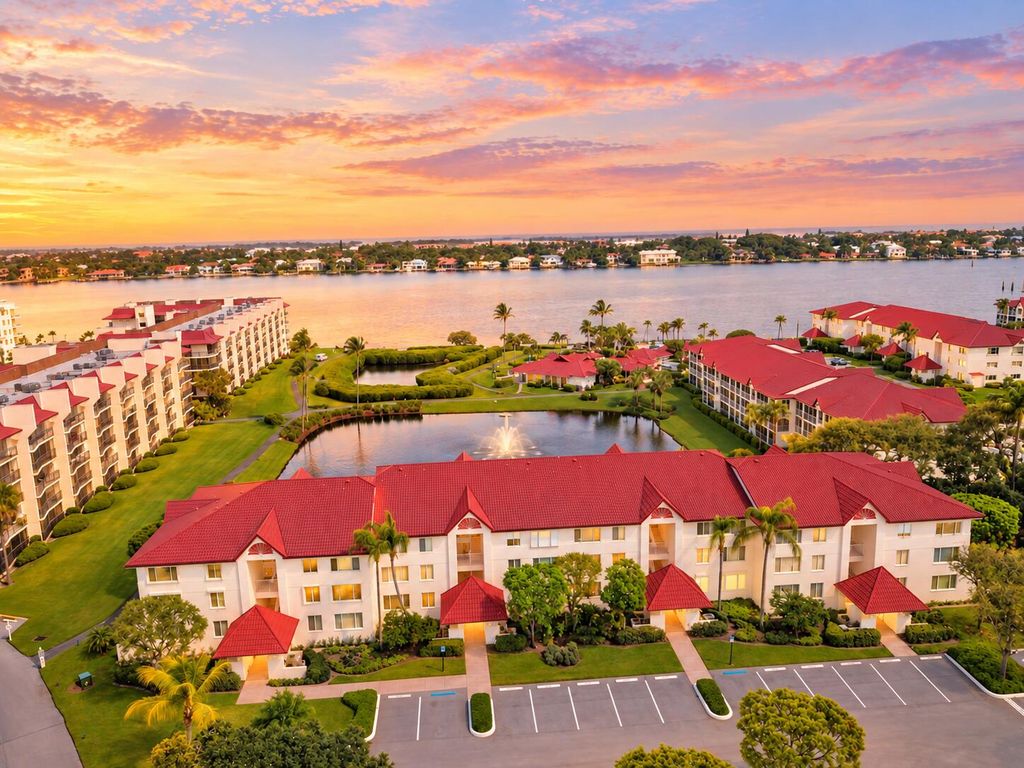 102 Half Moon Circle F2, Hypoluxo, FL 33462