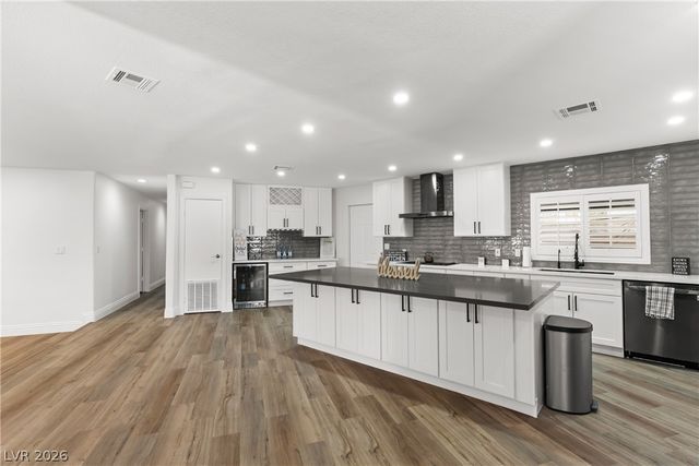 1132 Eastridge Way, Las Vegas, NV 89110