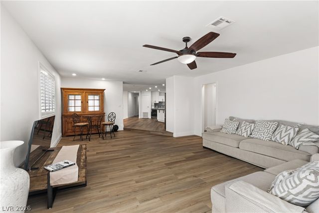 1132 Eastridge Way, Las Vegas, NV 89110