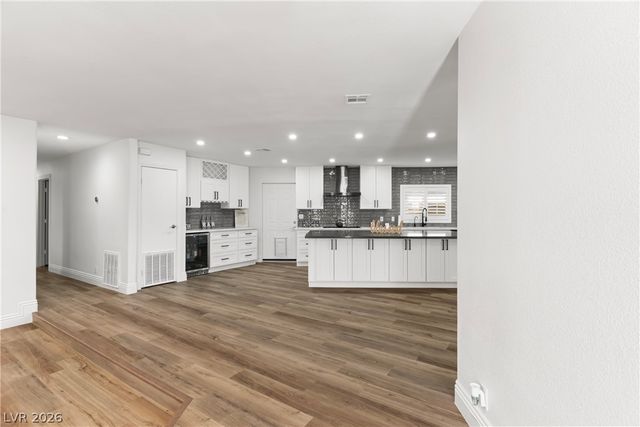 1132 Eastridge Way, Las Vegas, NV 89110
