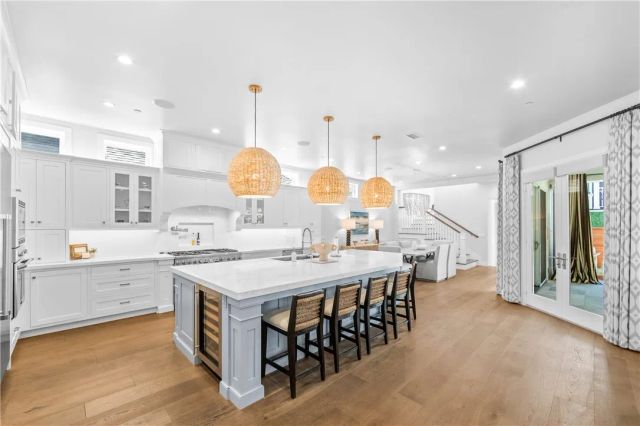 817 Main Street, Huntington Beach, CA 92648