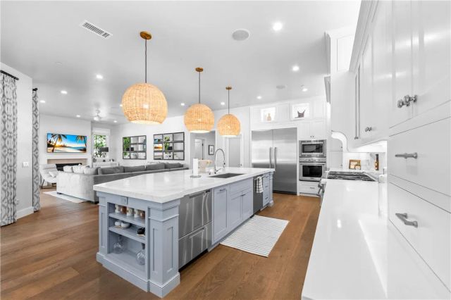 817 Main Street, Huntington Beach, CA 92648