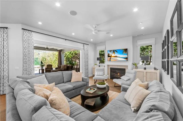 817 Main Street, Huntington Beach, CA 92648