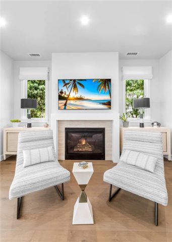817 Main Street, Huntington Beach, CA 92648