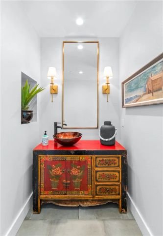817 Main Street, Huntington Beach, CA 92648