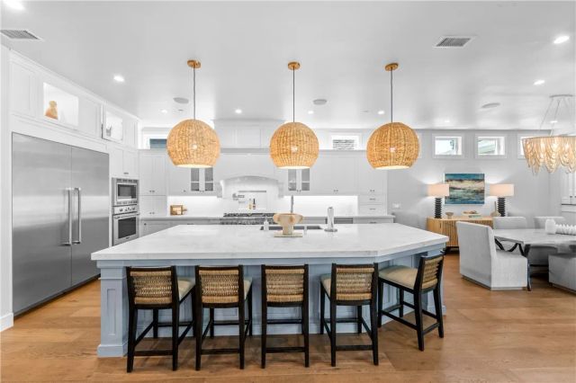 817 Main Street, Huntington Beach, CA 92648