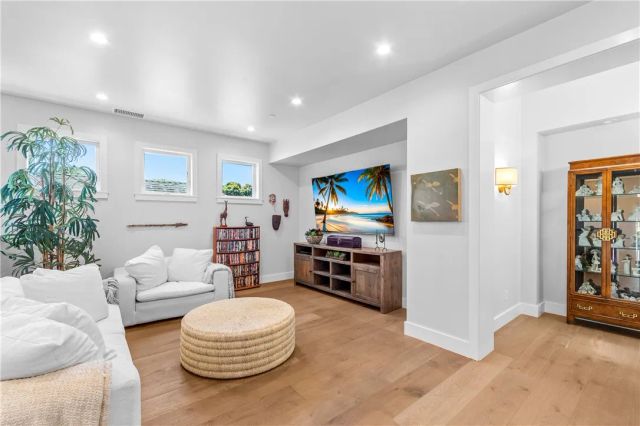 817 Main Street, Huntington Beach, CA 92648