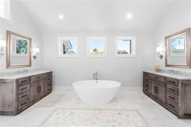 817 Main Street, Huntington Beach, CA 92648