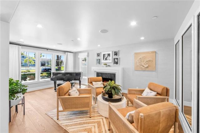 817 Main Street, Huntington Beach, CA 92648
