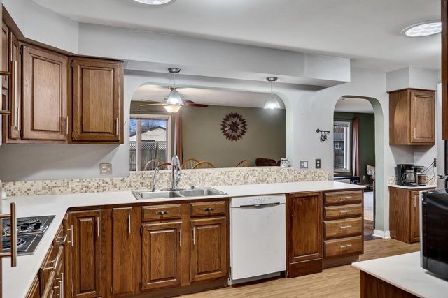 527 Sand Lake ROAD, Onalaska, WI 54650