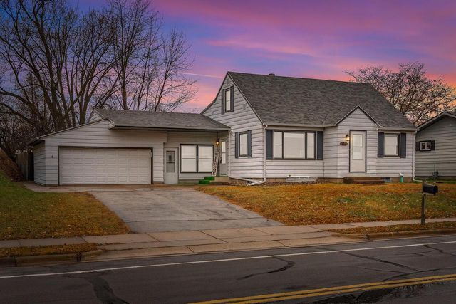 527 Sand Lake ROAD, Onalaska, WI 54650