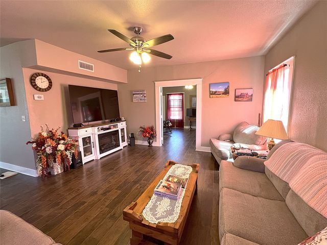 1447 County Road 189, Gainesville, TX 76240