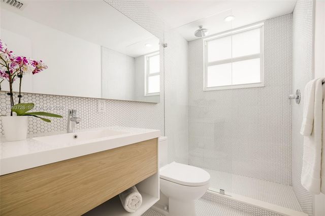 9881 E Bay Harbor Dr 205, Bay Harbor Islands, FL 33154